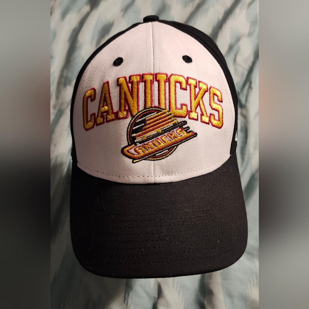 Vancouver Canucks Hat 47 Vintage Black & White Snapback Men's.